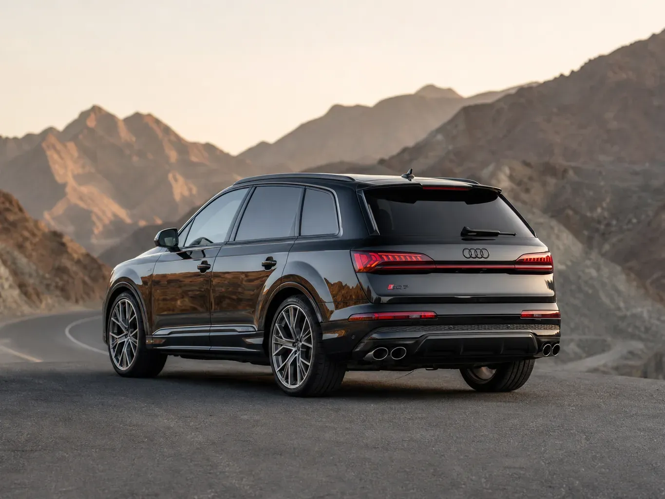 Audi SQ7 rear three-quarter view