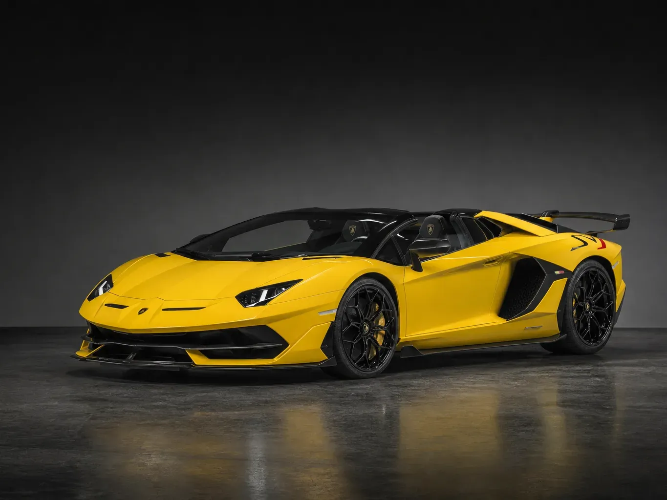 Lamborghini Aventador SVJ Roadster in Yellow