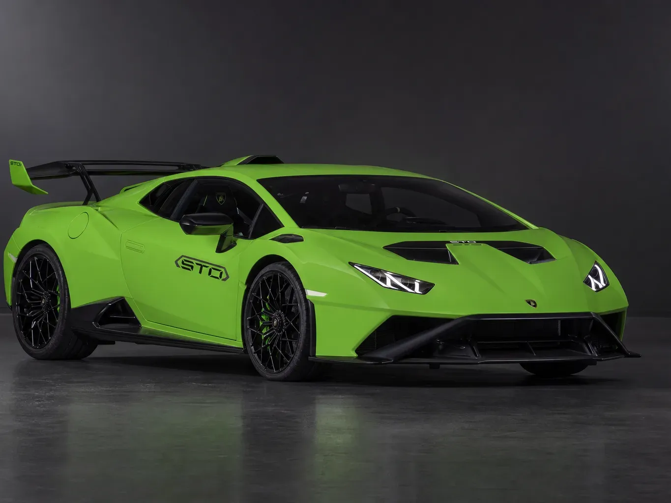 Lamborghini Huracan STO in Verde Scandal Green