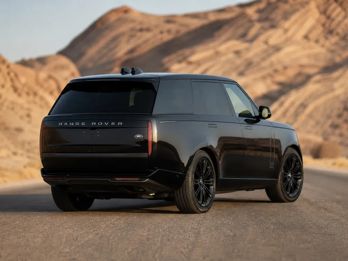 Range Rover Vogue HSE rear three-quarter view